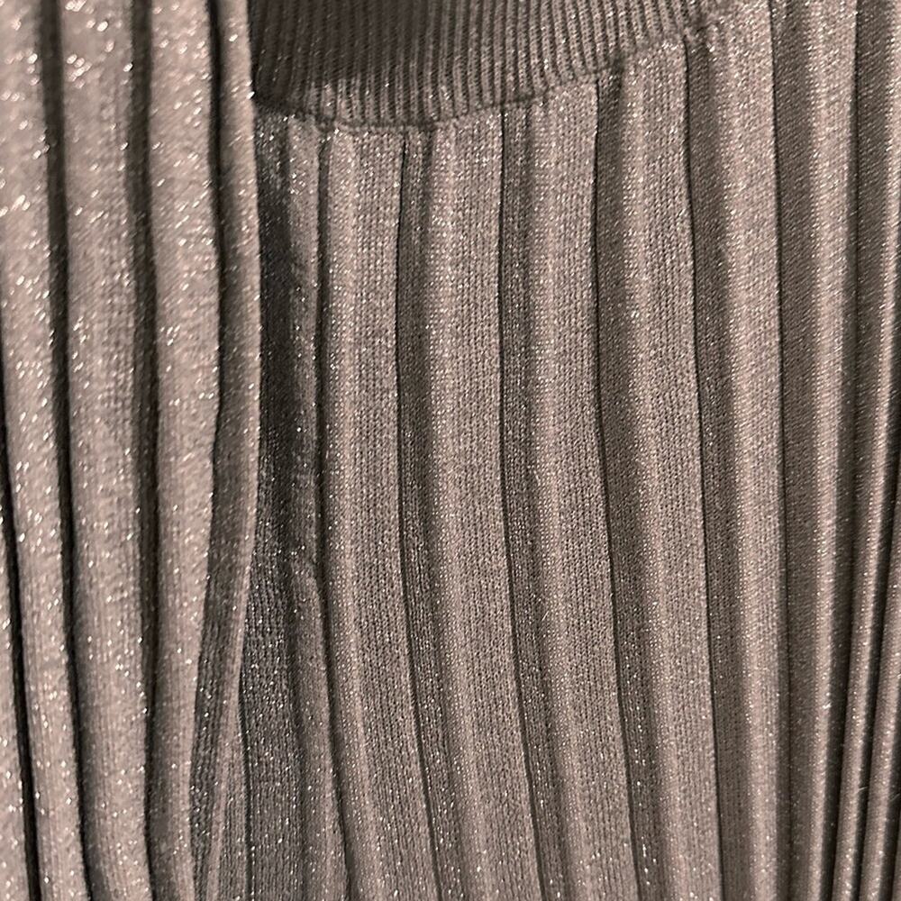 2PC. House of Harlow 1960 Silver Shimmer Ribbed Flared Pants and Tank Set, M - Picture 10 of 10